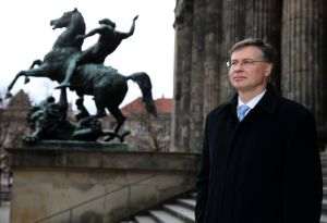 Valdis Dombrovskis: „O economie prosperă nu poate fi construită pe un fundament fiscal nesustenabil”